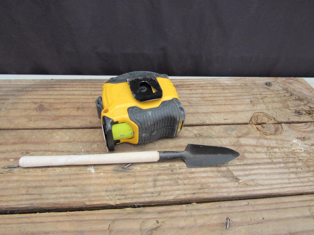 Gardening Trenching Shovel Figurine Scale