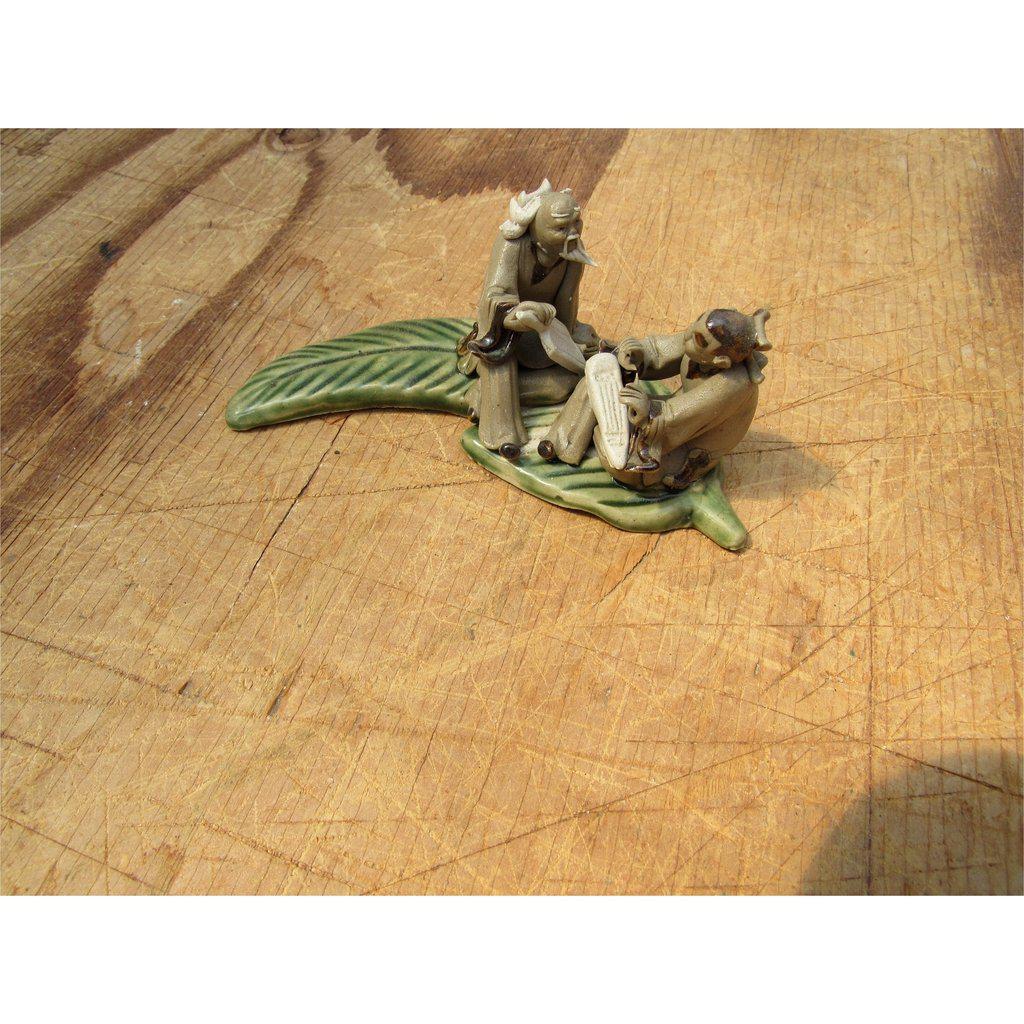 Friends on a Leaf Mud Figurine Closeup