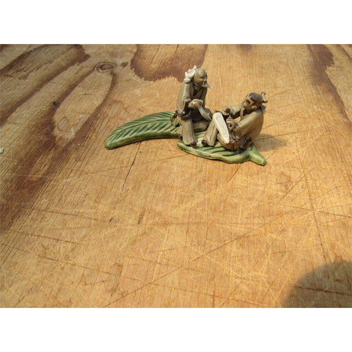 Friends on a Leaf Mud Figurine